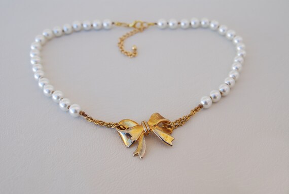 Stylish Gold Bow necklace, White faux Pearl 9 mm … - image 3