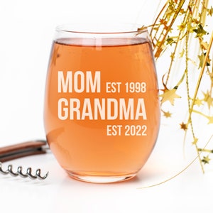 Pregnancy Announcement Grandparents Wine Glass, Pregnancy Reveal To Grandma, Gift for Grandma, Grandma Est Glass, Baby Reveal Ideas