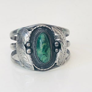 Vintage sterling silver Mexican  cuff bracelet with green agate stone
