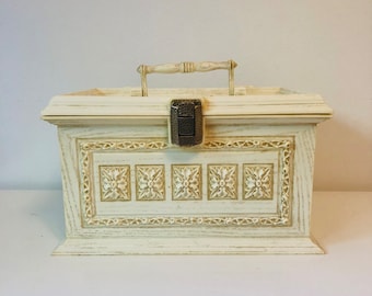 Vintage Wilson plastic sewing box basket weave pattern with two trays Ivory  Gold