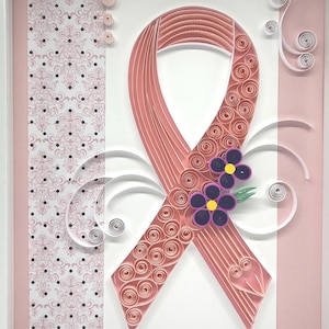 Brustkrebs-Bewusstsein Quilled Pink Ribbon Wandkunst | Cancer Survivor Schattenbox Geschenk | Handmade Wohndekor