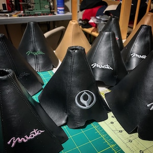 Cuffia del cambio personalizzata in vinile per Miata - NA e NB. Cuffia del cambio, personalizzabile con ricamo! Accessori per Miata 1989-2004
