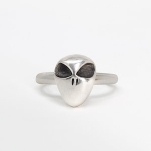 Alien Ring, Cute Aliens, Alien Jewelry, UFO jewelry, dainty jewelry, Stackable ring, Space Jewelry