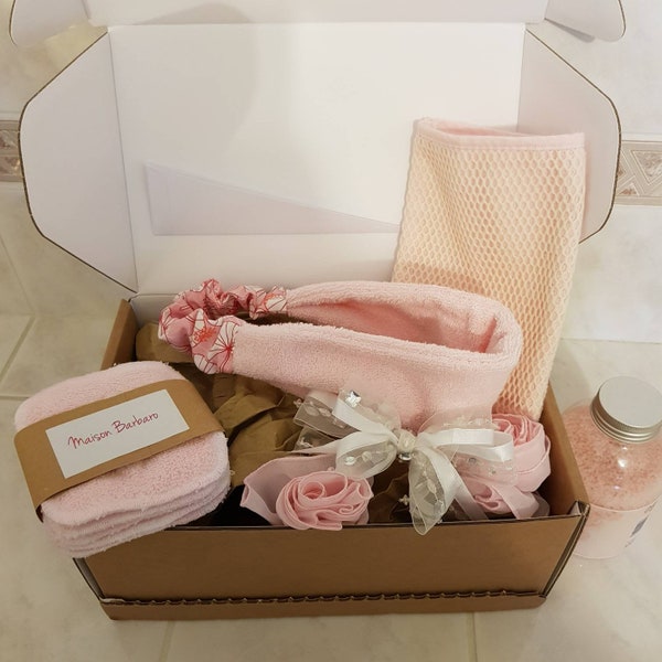 Box bien être visage et corps composée d'un gant de toilette gommage, d'un headband make-up et de lingettes zéro déchets