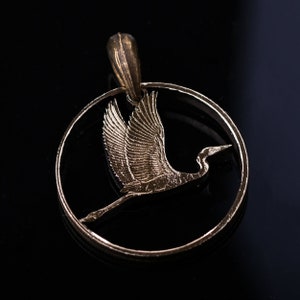 New Zeland 2 dollars White Heron Cut Coin Pendant Necklace. 1990 yr