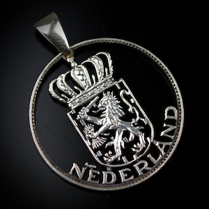 72% silver 2.5 Gulden Netherlands  Juliana Cut Coin Pendant with necklace Nederland Queen Lion, Coat of arms.