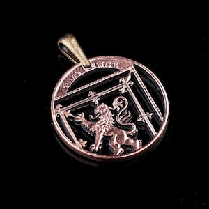 United Kingdom 2 Pence Cut Coin pendant with Necklace British lion Britannia London York