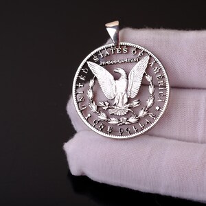 1 moneta "Morgan Dollar" in argento da 0,900 USA con taglio aquila, pendente e collana In God We trust, New York, Washington. immagine 5