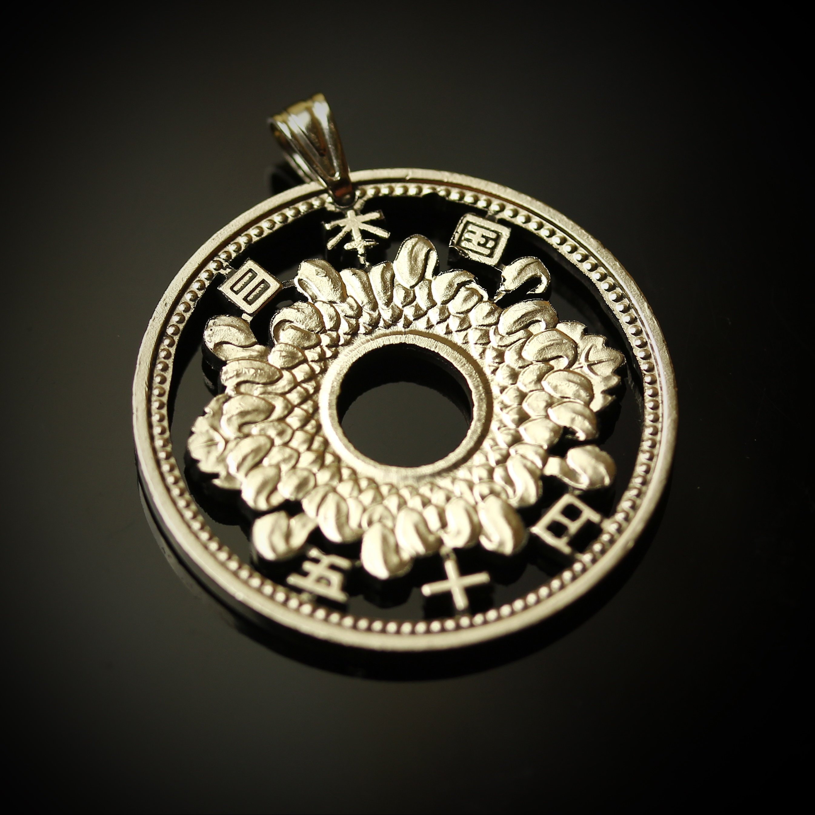 Japan 50 Yen Japanese Chrysanthemum Flower Cut Coin Pendant With
