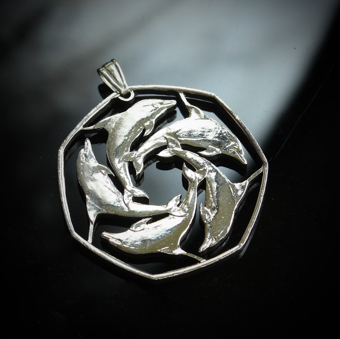 ジブラルタル 50ペンス 5ドルフィンカットコインペンダントとネックレス。希少！ - Etsy 日本