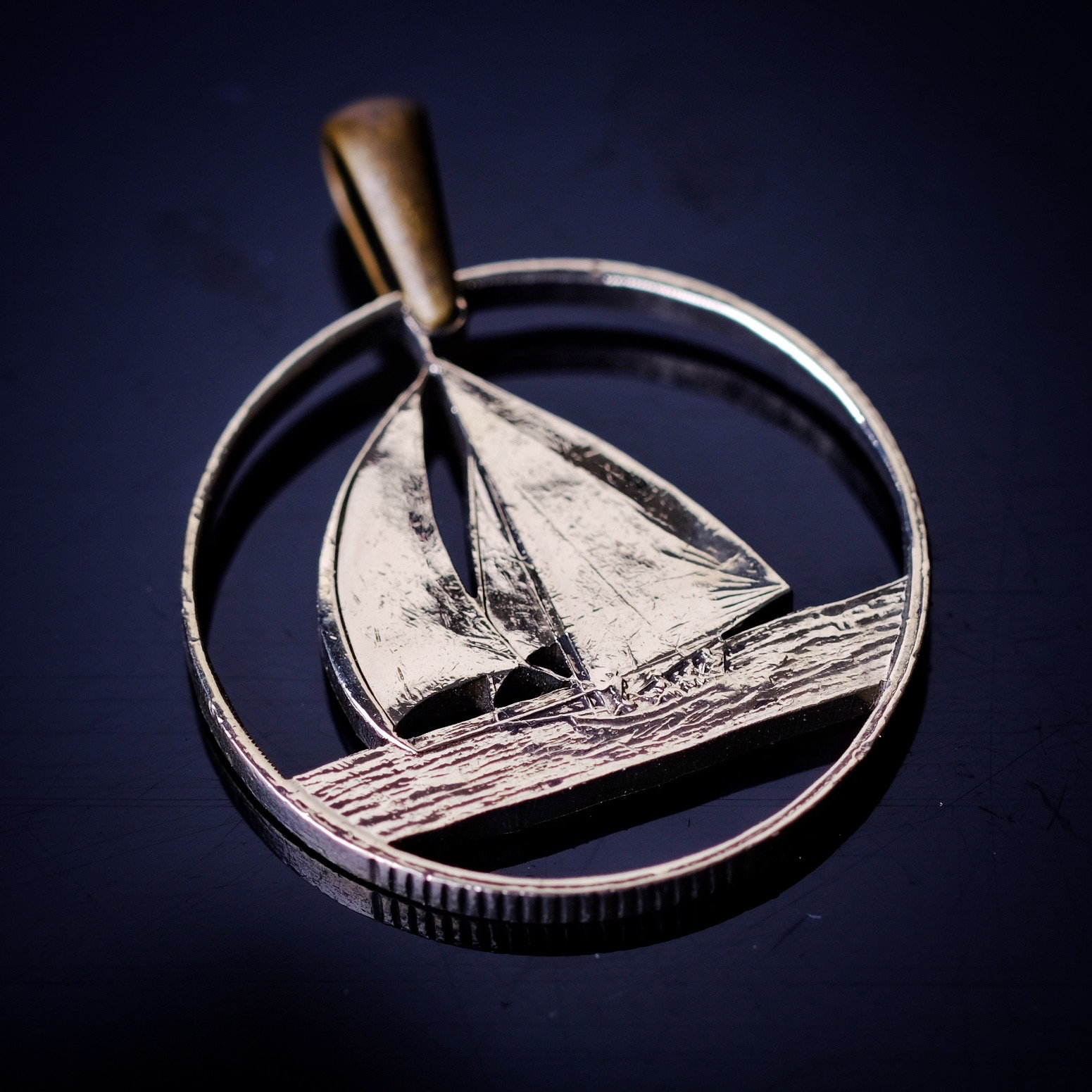 1988 Bermuda 1 dollar cut coin pendant sailing boat  caribbean beach Hamilton