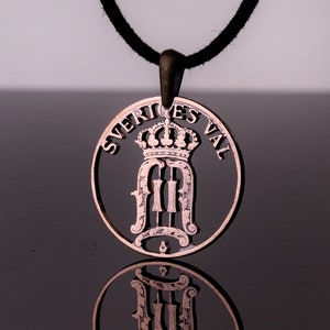 Old rare Sweden Cut Coin Pendant with Necklace in Bronze Colour. 5 Öre, Swedish Coin.