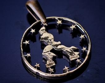 Colgante de moneda tallada de 20 céntimos de euro de Italia, escultura de Boccioni "Formas únicas en la continuidad del espacio", Roma, Pisa