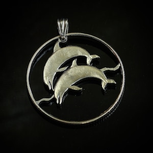 Collier et pendentif dauphin. Islande pièce de monnaie coupée à la main 1987 ans. 5 €