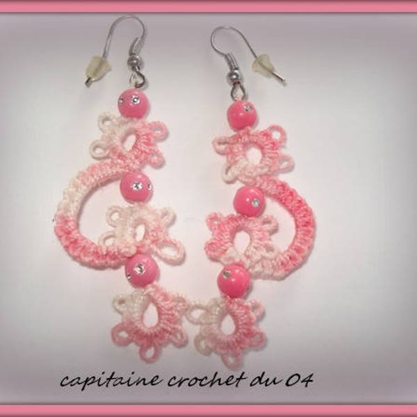 Boucles d'oreilles rose en dentelle frivolité femme fait a l'aiguille