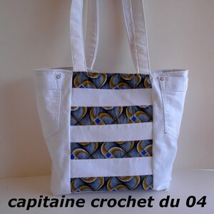 Sac en jean, recyclé, fourre tout, sac trapèze, porté a l'épaule, blanc, tissus wax, modèle unique, fait main