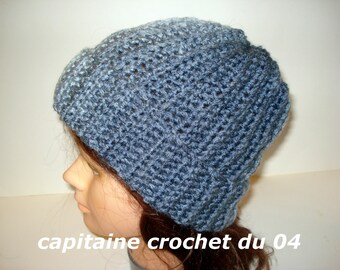 Bonnet en laine femme, bicolore, bleu ciel et bleu soutenu, bonnet au crochet fait main, modèle unique