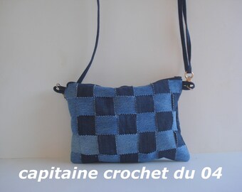 Pochette en jean recyclé patchwork, bleu, zippée, bandoulière réglable, fait main en jean