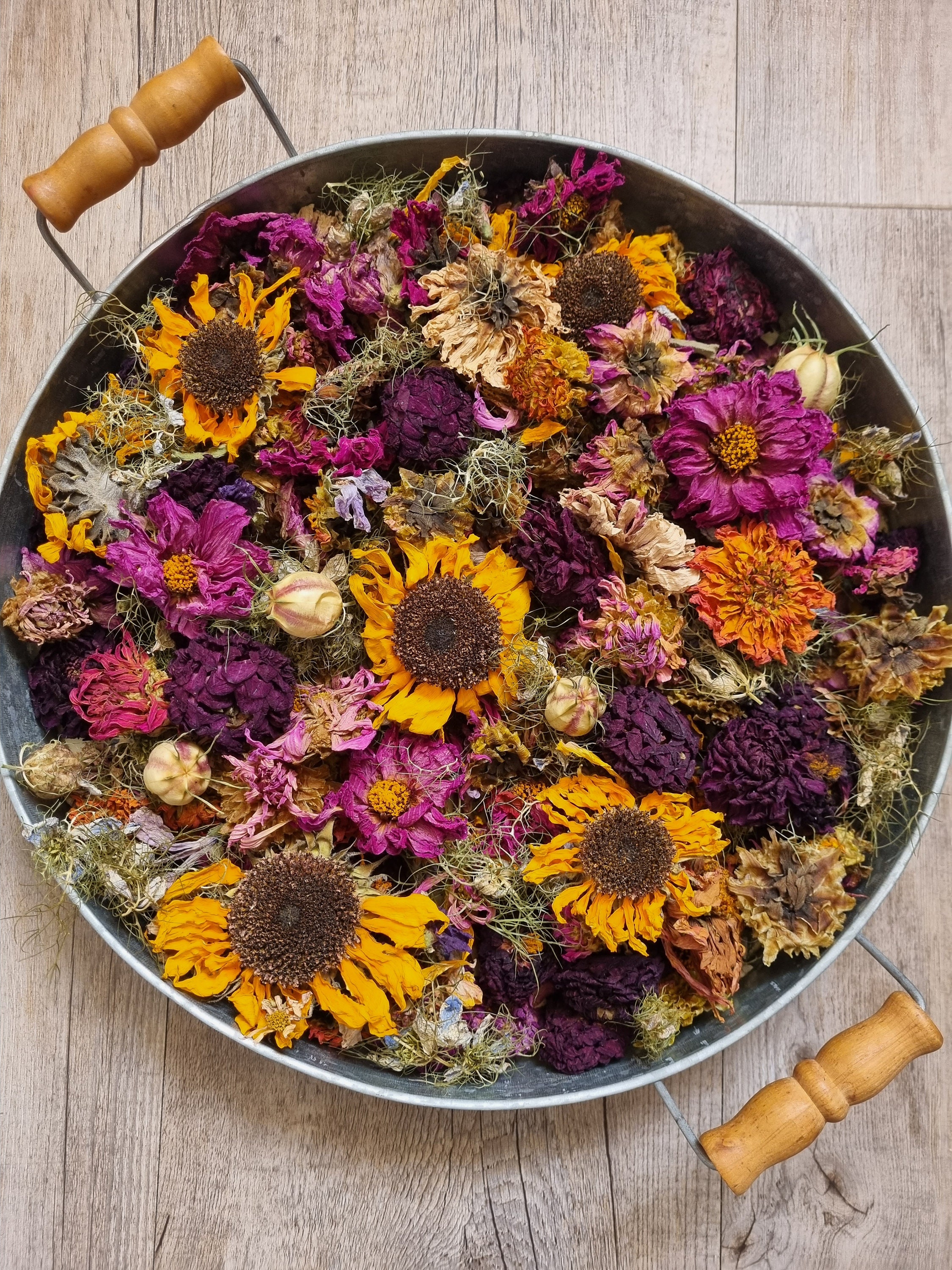 Pot-pourri parfumé fleurs séchées 140g Déco, mobilier pour les  professionnels - Decoration Brands