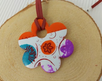 flower pendant in cheerful colors, long necklace style, unique and original jewel, very light and comfortable, to wear with a T-shirt, jacket or dress