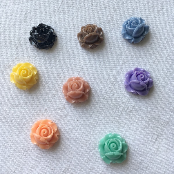 Une rose en résine, couleur au choix. Roses à coller pour bijoux DIY. Fleurs à coller en résine. Cabochons en résine couleur au choix.