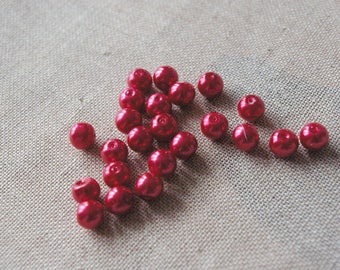 Lot de 10 perles en verre nacrées rouge. Perles de 8mm. Perles pour mariage, cérémonie. Perles élégantes et classiques.