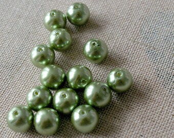 Set of 5 pearly glass beads. Shiny khaki green beads. Beads for wedding jewelry or ceremonies. Classic pearl beads. 10mm