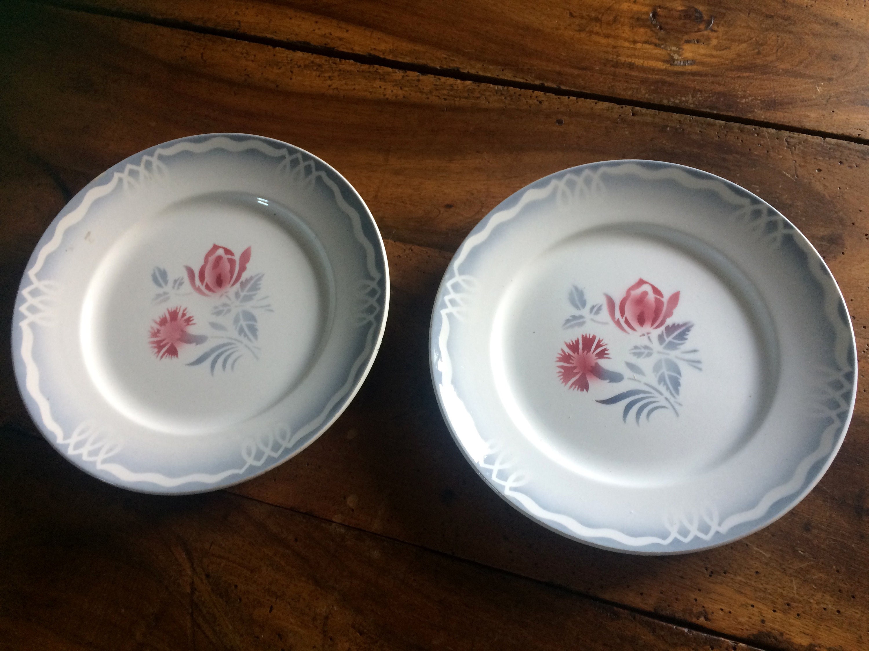 Lot de 2 Assiettes Plates Moulin Des Loups, Grand Feu. Assiettes Retro à Fleurs, Fabrication Françai