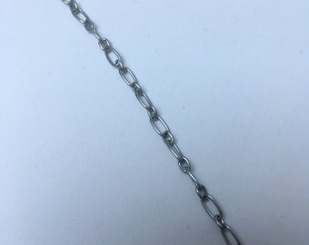 One meter of fine silver chain, with open and alternating fine links. Chain for gourmette, necklace and creation of jewelry and accessories.