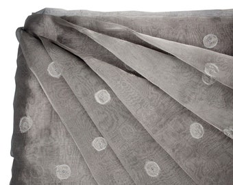 Tissus en soie et viscose de couleurs gris et beige doré, broderie argenté, Laize : 135 cm x 50 cm