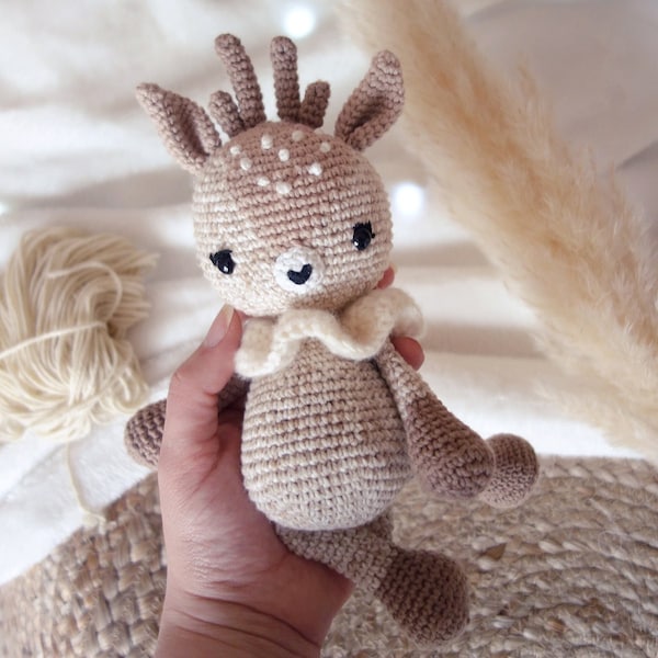 Crochet pattern: Charlie the fawn / Amigurumi tutorial in French, English, Spanish and German (PDF)