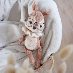 Bucky the squirrel - Crochet pattern Amigurumi in French and English (PDF File)