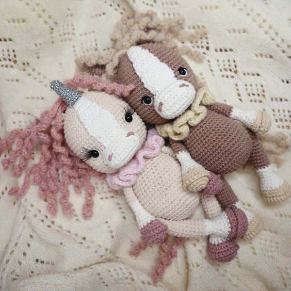 Patron au crochet : Etoile, la licorne & Galopin, le cheval / Tutoriel amigurumi 2 en 1 disponible en Français et en Anglais (PDF)