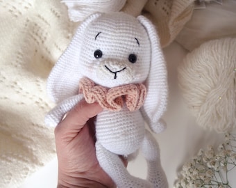 Holly the bunny: crochet pattern / amigurumi pattern English & French (PDF)