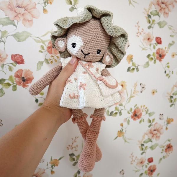 Scarlett, the pretty little goat: amigurumi crochet pattern in English and French (PDF File)