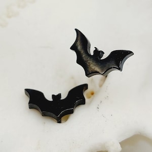Mini Bat Earstuds (2 Colores - Plata o Negro) - gótico gótico oculto tradgoth mini lindo vampiro volador murciélago pequeño pendientes tachuelas batcave pogo