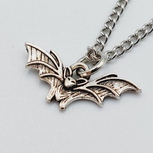Mini Fledermaus Anhänger - Gothic Batcave Tradgoth Halskette Gothicrock Punk postpunk Deathrock Viktorianisch Vampir Nacht Geschenk nosferatu dracula