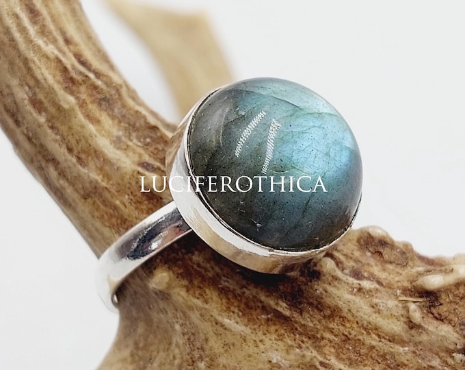 Labradorite Crystal Ring (US size 10 - Pewter)