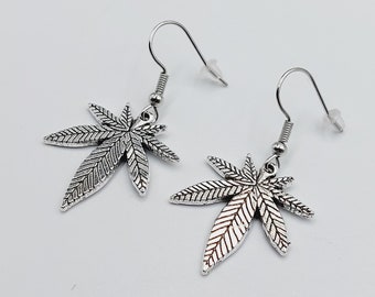 THC Earrings - Structural formula Tetrahydrocannabinol