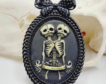 Siamese Twins Brooch Cameo