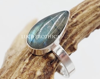 Labradorite Crystal Ring (US size 8 - Pewter - Slightly Adjustable)