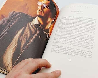 The Ninth Gate Press Release Book signed by Johnny Depp (French)