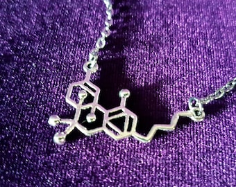 THC Pendant - Structural formula Tetrahydrocannabinol