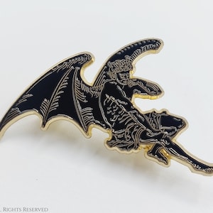 Luzifer-Anstecknadel (Luciferothica Branded Gold Tone Edition) – von Gustave Dore Morningstar Illustration Sigil Gift Emaille Goth Pin Deluxe Closure
