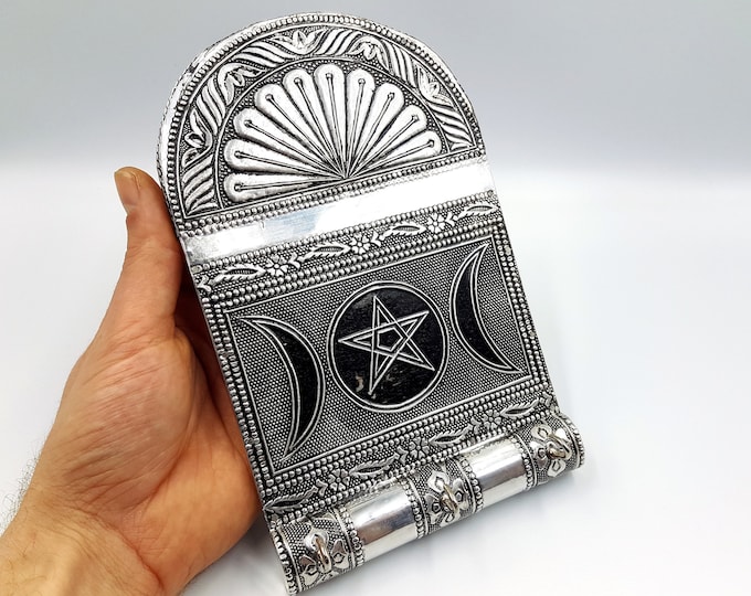 Triple Moon Keystorage / Key holder / Necklace Storage