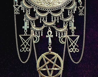 Luciferian Boho Pentagram Neckpiece - lucifer sigil de lucifer baphomet gótico gitano oculto collar satánico pentagrama ankh luna ónix regalo