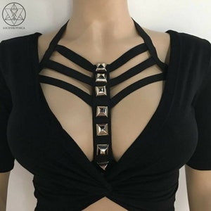Gothic Upperbody Harnass -  Bondage harness goth black pyramid stud