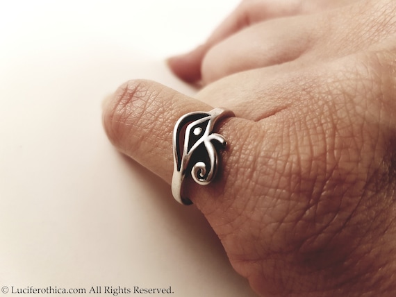 protection ring Eye of Horus ring occult jewelry egyptian symbol egyptian jewelry Jewellery Rings Midi Rings 