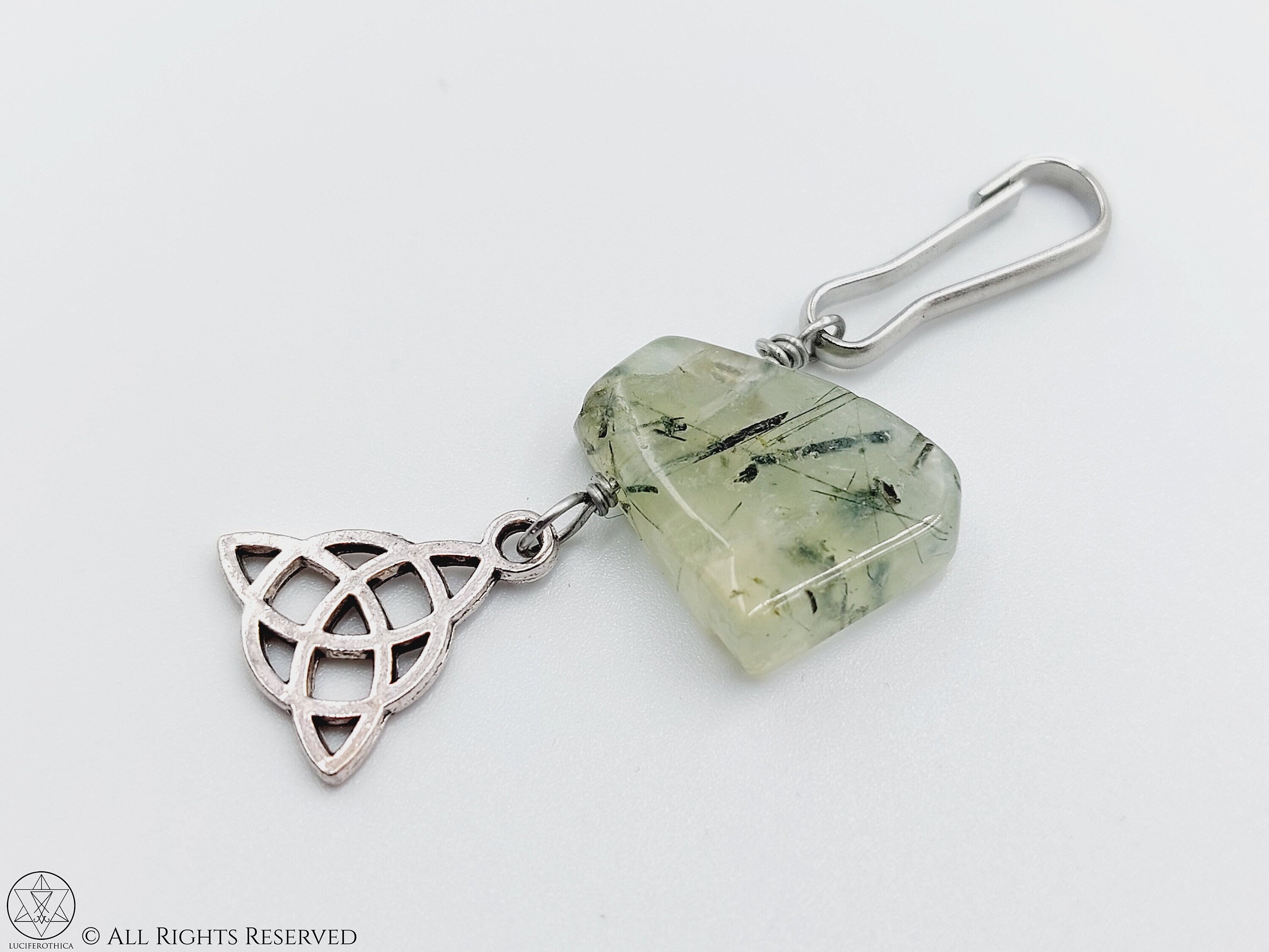 Triquetra top cat collar