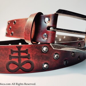 Cruz Satánica | Azufre | Cinturón de cuero Leviatán (rojo satánico) - cuero gótico oculto satánico de la mano izquierda